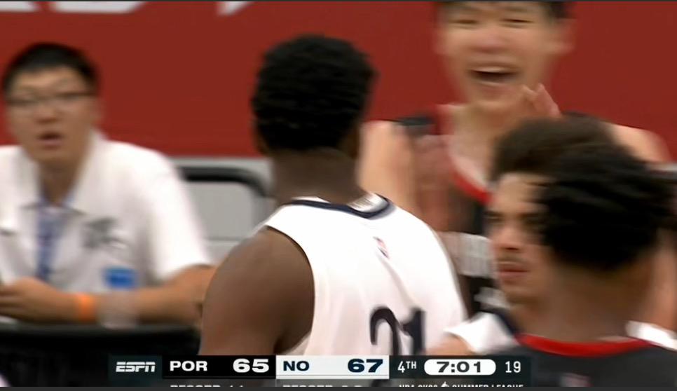 开云体育下载-美记：杨瀚森因为米西吃T而鼓掌，这是他在NBA学会的招式