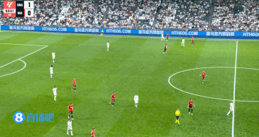 贡萨洛被布雷斯通肘倒，裁判将后者直红罚下场